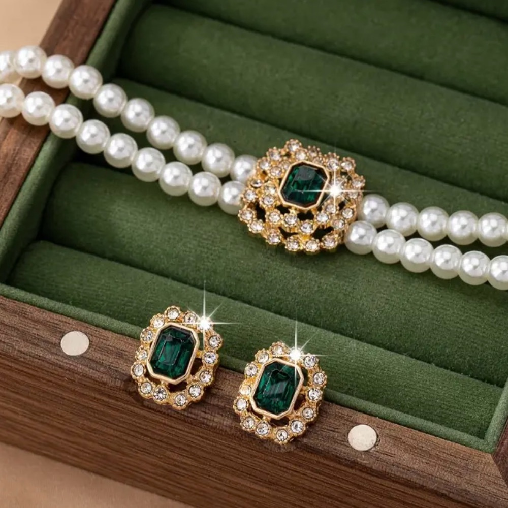Elegant luxury faux pearl necklace
